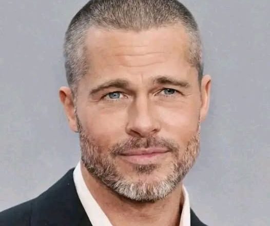 Brad Pitt kini tampak sangat berbeza