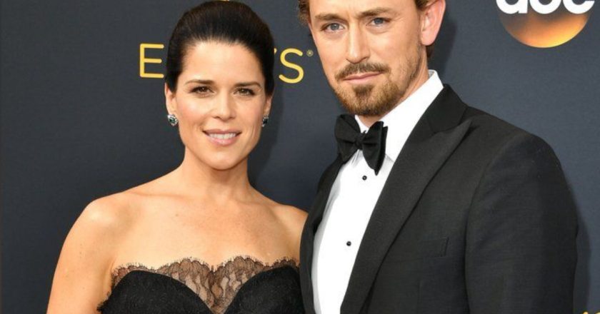 Filem baharu pecah rekod, Neve Campbell jual rumah